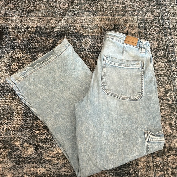 American Eagle. Wide pant leg Jeans - Picture 2 of 4